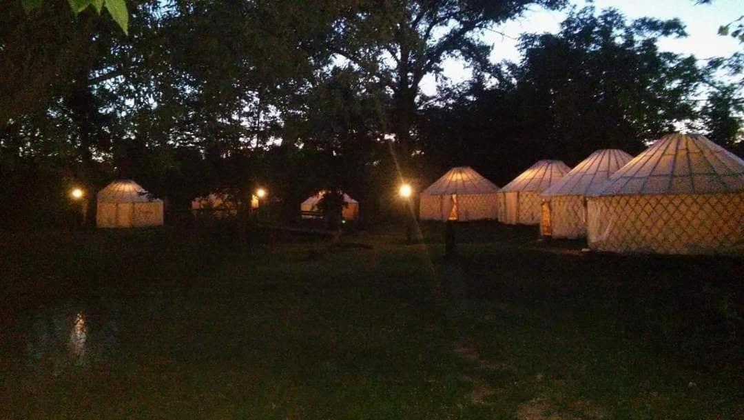 Dom Argyelus - Argyelus Haz - Fesztypark Hotel Martovce Exterior foto